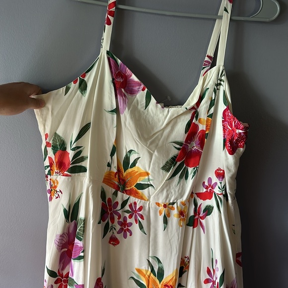 Old Navy white floral dress - Picture 2 of 4